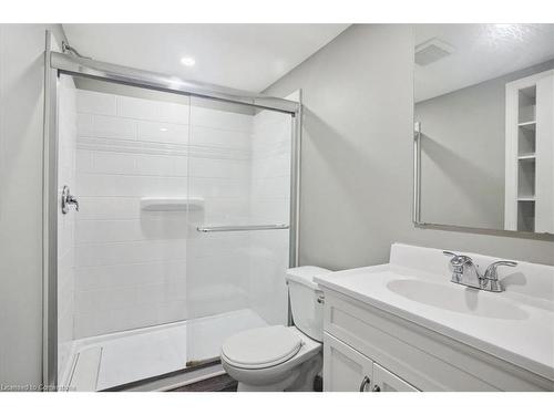 584 East 27Th Street, Hamilton, ON - Indoor Photo Showing Bathroom