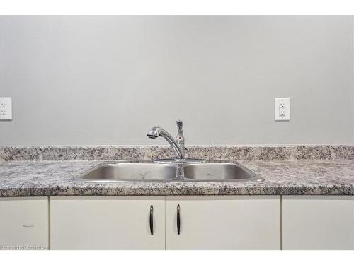 584 East 27Th Street, Hamilton, ON - Indoor Photo Showing Kitchen With Double Sink