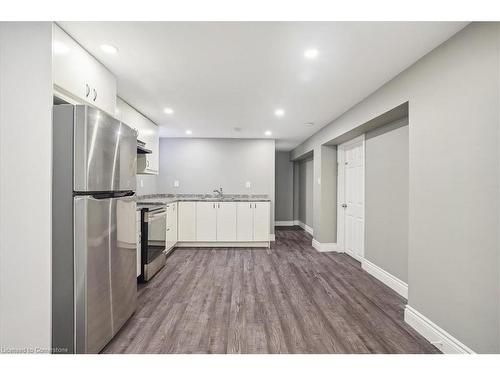 584 East 27Th Street, Hamilton, ON - Indoor Photo Showing Kitchen