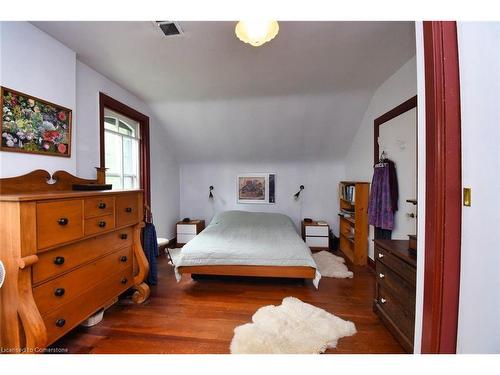 1556 Mineral Springs Road, Dundas, ON - Indoor Photo Showing Bedroom