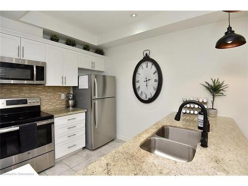 27-310 Fall Fair Way, Binbrook, ON - Indoor Photo Showing Kitchen With Double Sink