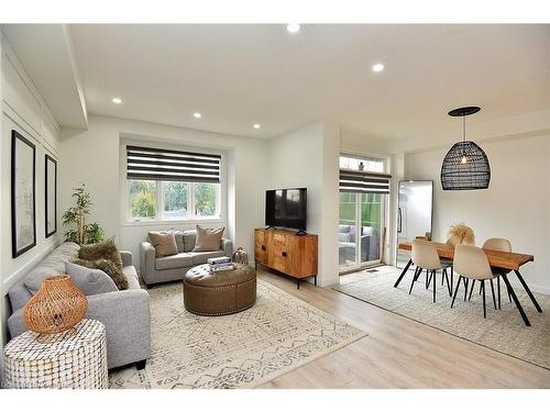 27-310 Fall Fair Way, Binbrook, ON - Indoor Photo Showing Living Room