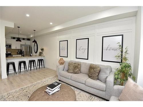 27-310 Fall Fair Way, Binbrook, ON - Indoor Photo Showing Living Room