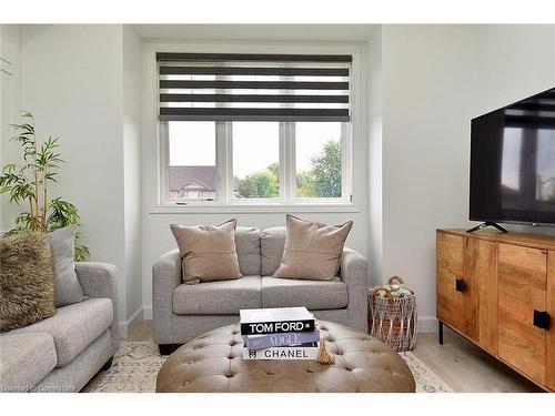 27-310 Fall Fair Way, Binbrook, ON - Indoor Photo Showing Living Room