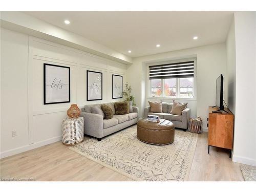 27-310 Fall Fair Way, Binbrook, ON - Indoor Photo Showing Living Room