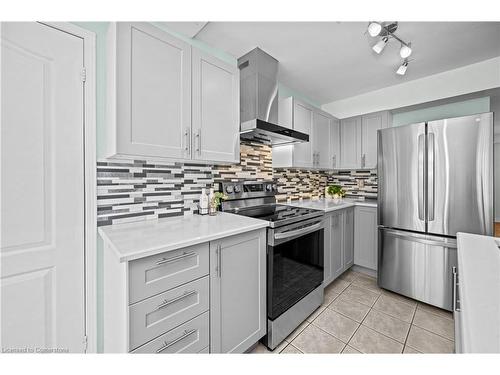 2237 Braeswood Lane, Burlington, ON - Indoor Photo Showing Kitchen With Stainless Steel Kitchen With Upgraded Kitchen