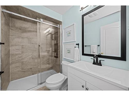 2237 Braeswood Lane, Burlington, ON - Indoor Photo Showing Bathroom