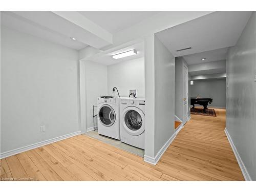 2237 Braeswood Lane, Burlington, ON - Indoor Photo Showing Laundry Room