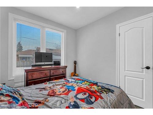 9 Mulock Avenue, Hamilton, ON - Indoor Photo Showing Bedroom