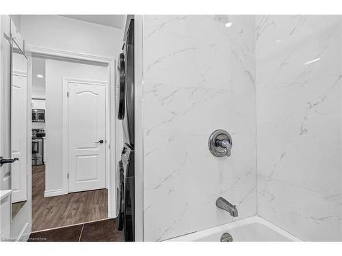 9 Mulock Avenue, Hamilton, ON - Indoor Photo Showing Bathroom