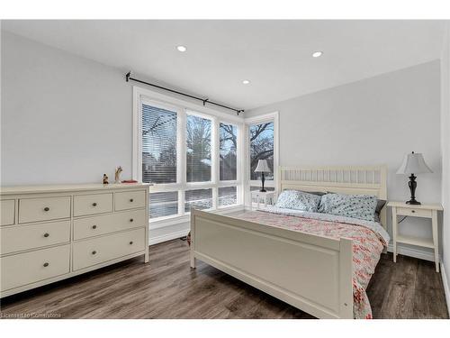 9 Mulock Avenue, Hamilton, ON - Indoor Photo Showing Bedroom