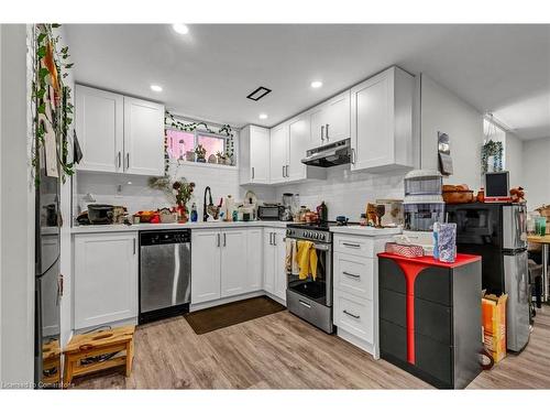 9 Mulock Avenue, Hamilton, ON - Indoor Photo Showing Kitchen