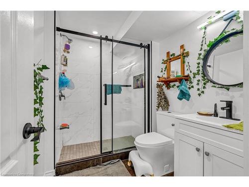 9 Mulock Avenue, Hamilton, ON - Indoor Photo Showing Bathroom