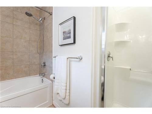 71 Chamomile Drive, Hamilton, ON - Indoor Photo Showing Bathroom