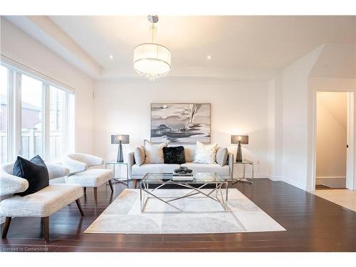 71 Chamomile Drive, Hamilton, ON - Indoor Photo Showing Living Room