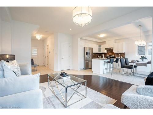 71 Chamomile Drive, Hamilton, ON - Indoor Photo Showing Living Room