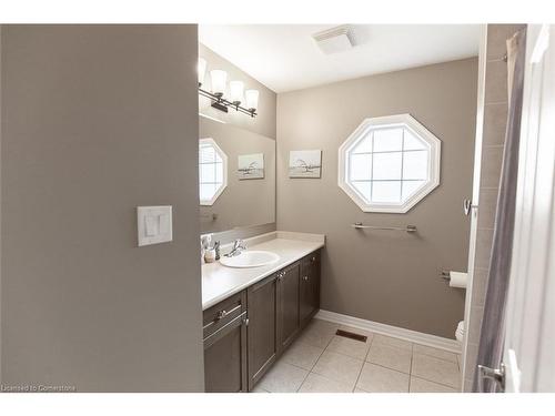 48 Kingston Road, Stoney Creek, ON - Indoor Photo Showing Bathroom