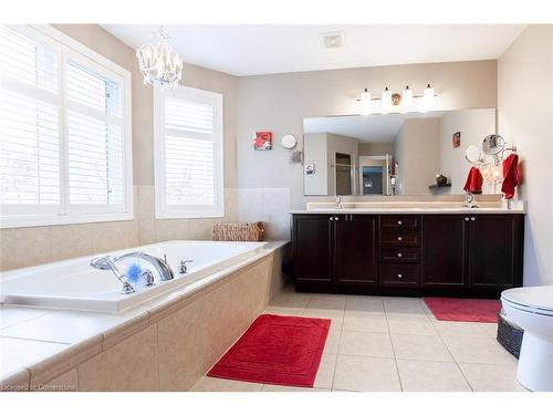 48 Kingston Road, Stoney Creek, ON - Indoor Photo Showing Bathroom