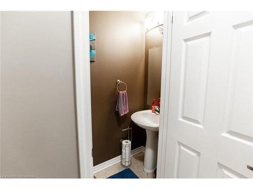 48 Kingston Road, Stoney Creek, ON - Indoor Photo Showing Bathroom