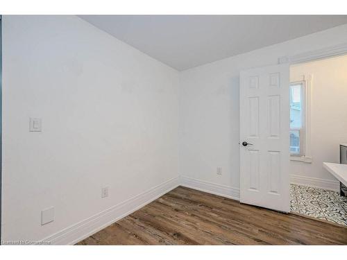 574 Clark Avenue, Burlington, ON - Indoor Photo Showing Other Room