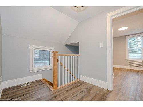 574 Clark Avenue, Burlington, ON - Indoor Photo Showing Other Room