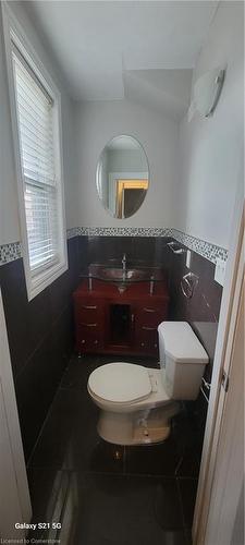 201 Bay Street N, Hamilton, ON - Indoor Photo Showing Bathroom