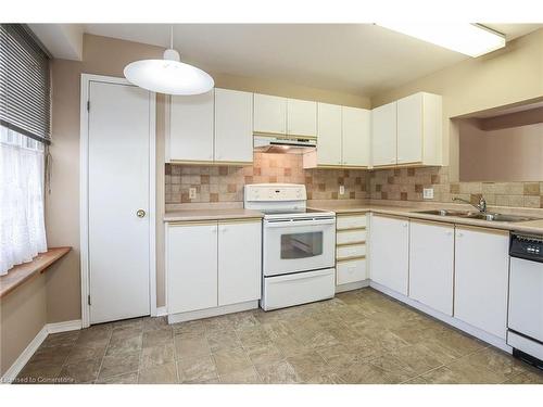 44-55 Kerman Avenue, Grimsby, ON - Indoor Photo Showing Kitchen With Double Sink