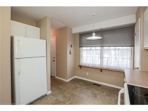 44-55 Kerman Avenue, Grimsby, ON - Indoor Photo Showing Kitchen