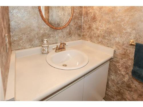 44-55 Kerman Avenue, Grimsby, ON - Indoor Photo Showing Bathroom