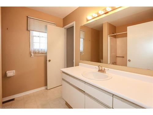 44-55 Kerman Avenue, Grimsby, ON - Indoor Photo Showing Bathroom