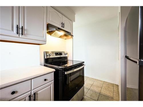 Upper-26 Carousel Avenue, Hamilton, ON - Indoor Photo Showing Kitchen