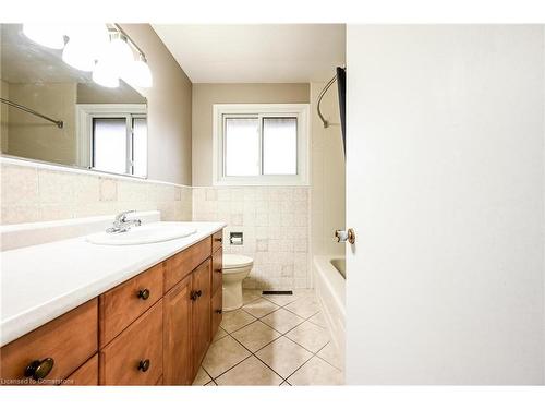 Upper-26 Carousel Avenue, Hamilton, ON - Indoor Photo Showing Bathroom