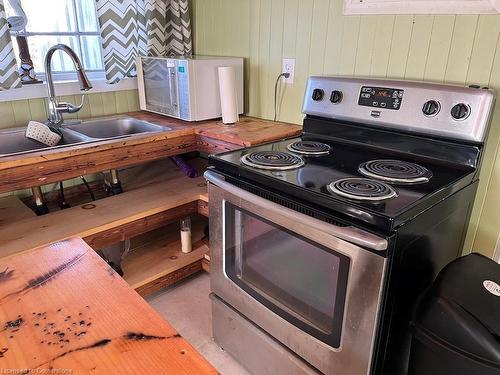 826 Sandy Bay Road, Dunnville, ON - Indoor Photo Showing Kitchen With Double Sink