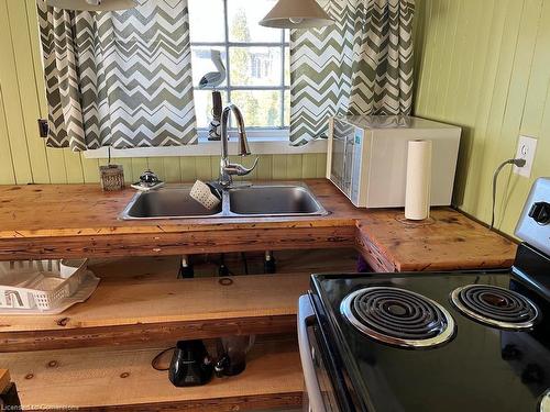 826 Sandy Bay Road, Dunnville, ON - Indoor Photo Showing Kitchen