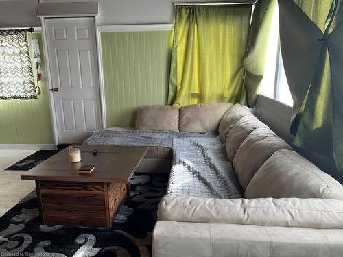 826 Sandy Bay Road, Dunnville, ON - Indoor Photo Showing Living Room