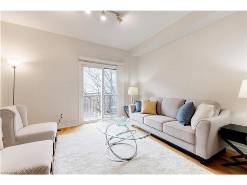 682 Summers Common, Burlington, ON - Indoor Photo Showing Living Room