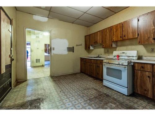 227 Wellington Street N, Hamilton, ON - Indoor Photo Showing Kitchen