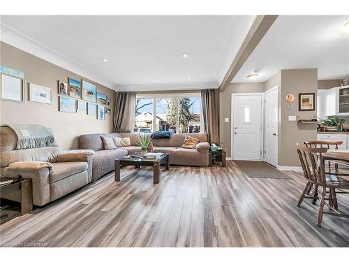 465 East 36Th Street, Hamilton, ON - Indoor Photo Showing Living Room