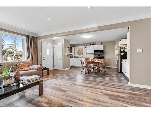 465 East 36Th Street, Hamilton, ON - Indoor Photo Showing Living Room