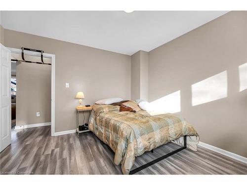 465 East 36Th Street, Hamilton, ON - Indoor Photo Showing Bedroom