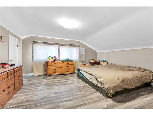 465 East 36Th Street, Hamilton, ON - Indoor Photo Showing Bedroom