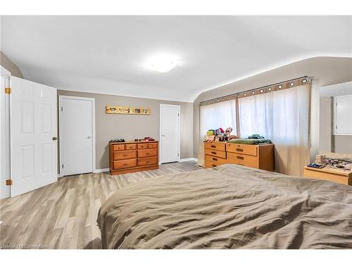 465 East 36Th Street, Hamilton, ON - Indoor Photo Showing Bedroom