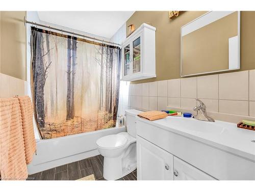 465 East 36Th Street, Hamilton, ON - Indoor Photo Showing Bathroom