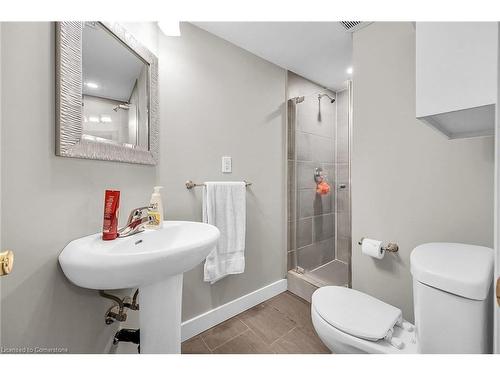 465 East 36Th Street, Hamilton, ON - Indoor Photo Showing Bathroom