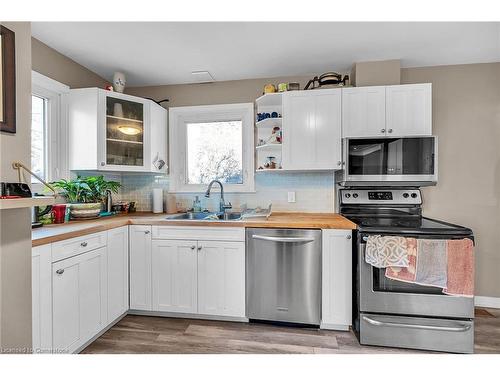 465 East 36Th Street, Hamilton, ON - Indoor Photo Showing Kitchen With Double Sink