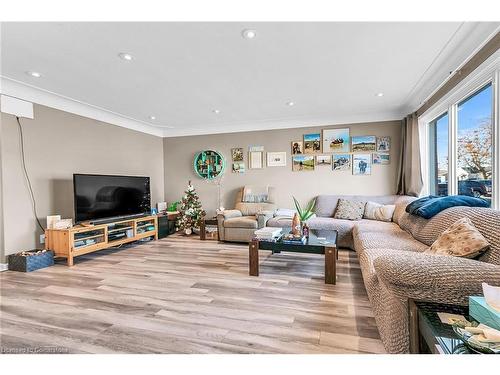 465 East 36Th Street, Hamilton, ON - Indoor Photo Showing Living Room