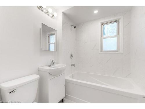 453 Paling Avenue, Hamilton, ON - Indoor Photo Showing Bathroom