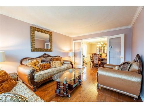 7 Grandoaks Drive, Hamilton, ON - Indoor Photo Showing Living Room