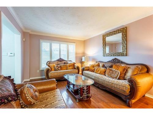 7 Grandoaks Drive, Hamilton, ON - Indoor Photo Showing Living Room