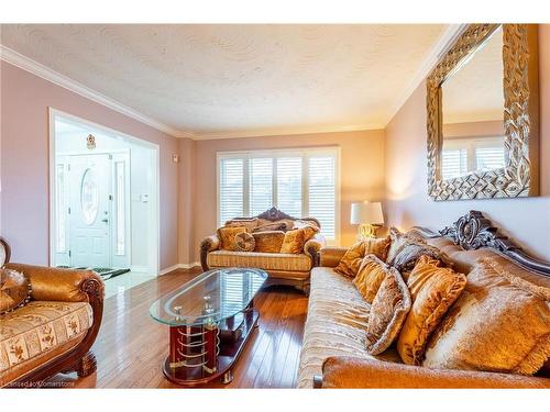 7 Grandoaks Drive, Hamilton, ON - Indoor Photo Showing Living Room